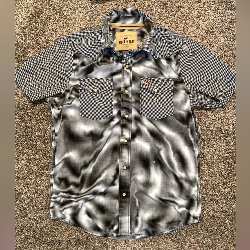 Men’s Hollister button down shirt. Size M